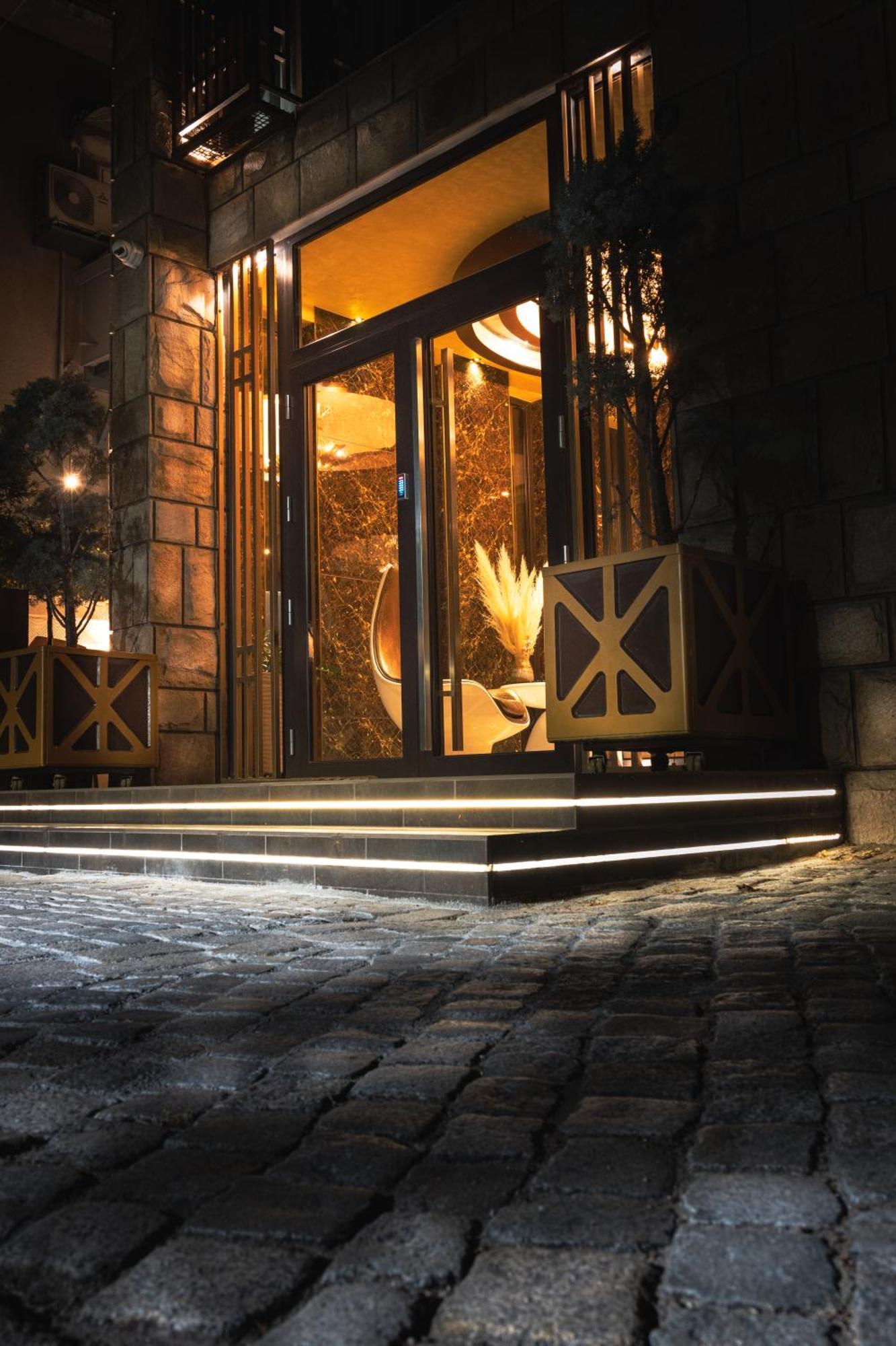 The Hidden Bank: Silver Bullet Plovdiv Exterior photo